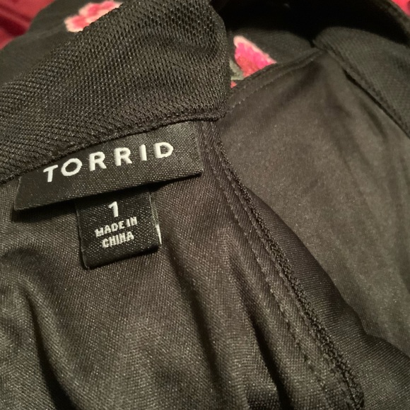Torrid Gorgeous floral embroidered black dress size 1X. - Picture 7 of 10